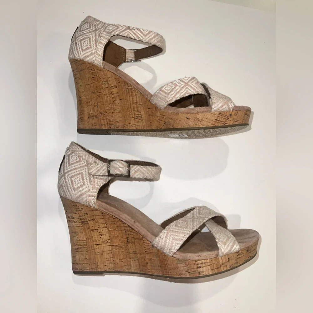TOMS Sienna Tan Wedge size‎ 10